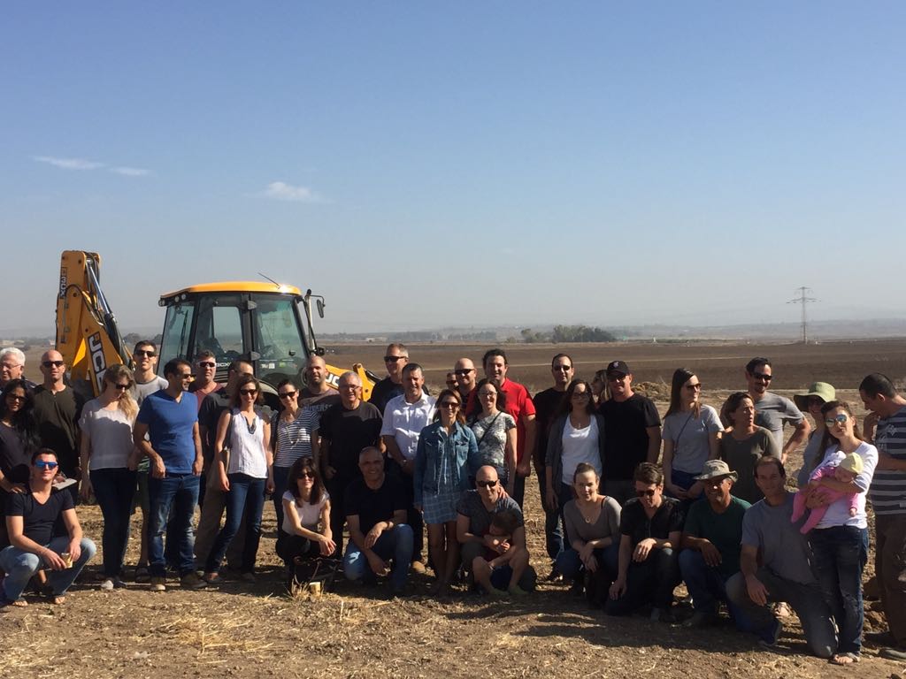 קהילה מגוונת וחזקה. הנחת אבן הפינה ברבדים, צילום: יח"צ