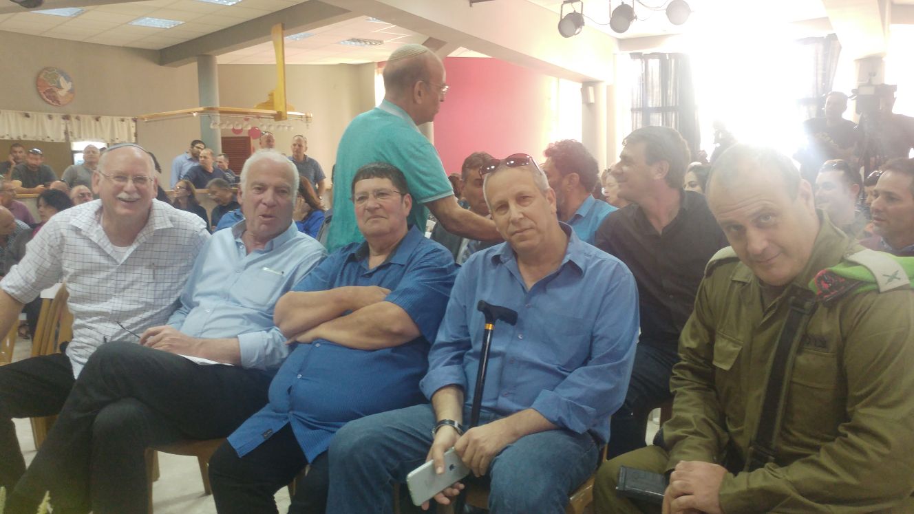 "העוטף הוא חזית ההגנה על העורף". גדי ירקוני (מימין) עם ניר מאיר ואורי אריאל, צילום: התנועה הקיבוצית