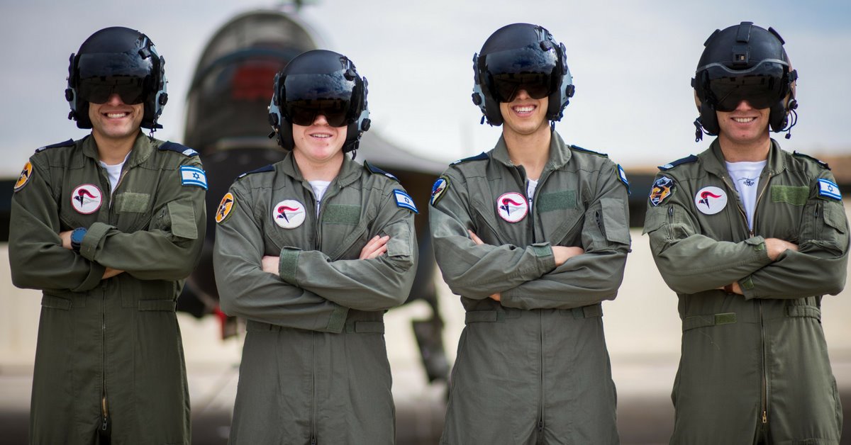 "עכשיו הזמן לפצות את המשפחה". מימין: דביר, ליעם, עידן ואופק, צילום: דובר צה"ל