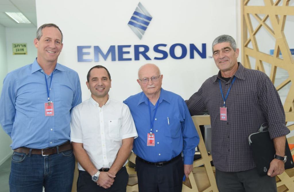 חברת ספקטרוניקס-אמרסון משדרות