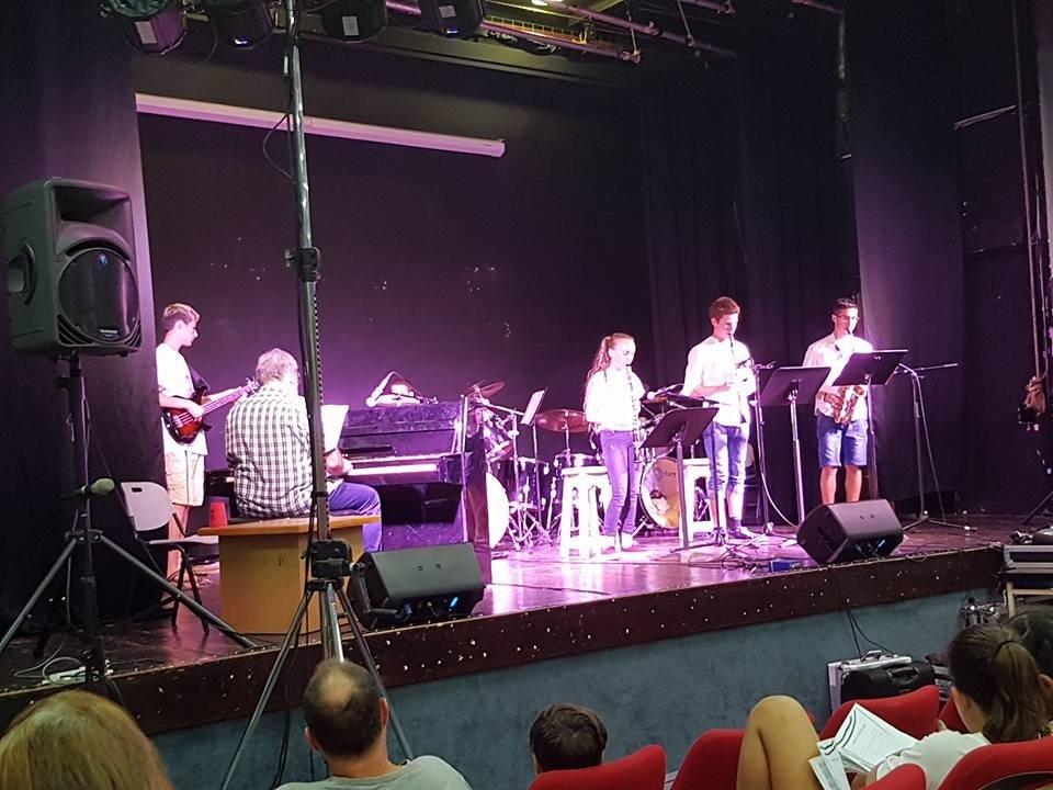 פרויקט בית ספר מנגן