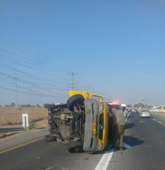 מונית השירות התהפכה