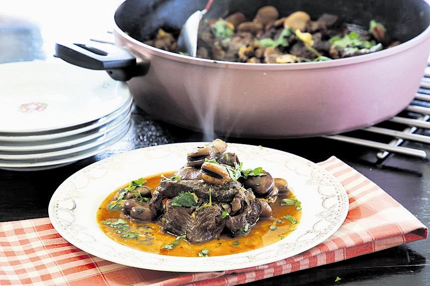 קדירת בשר ראש עם פול. צילום: ריאן