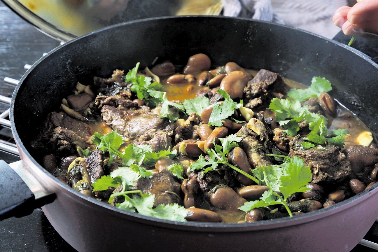 קדירת בשר ראש עם פול. צילום: ריאן