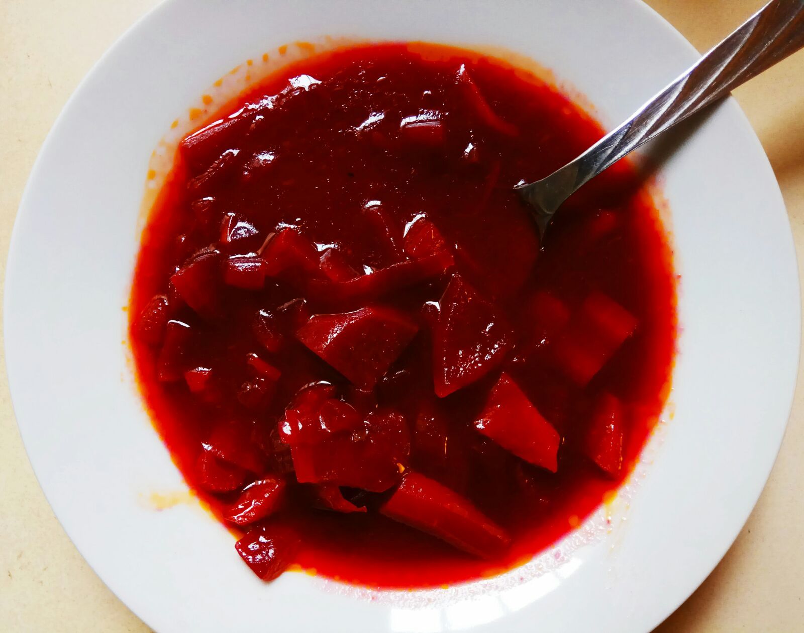 מרק סלק חמצמץ. צילום: תום בעבור