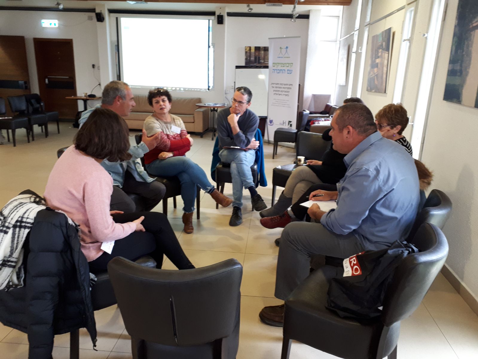 כשעושים טוב לאחר יוצאים נשכרים. המפגש בחצרים, צילום: קיבוצניקים עם החברה