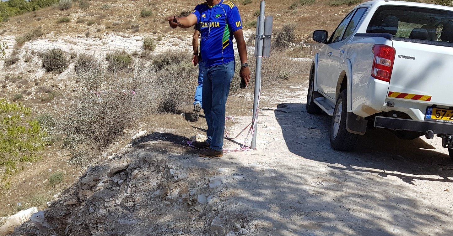 רוכבים מחוץ לציר והורסים את הדרכים. קרדיט קקל