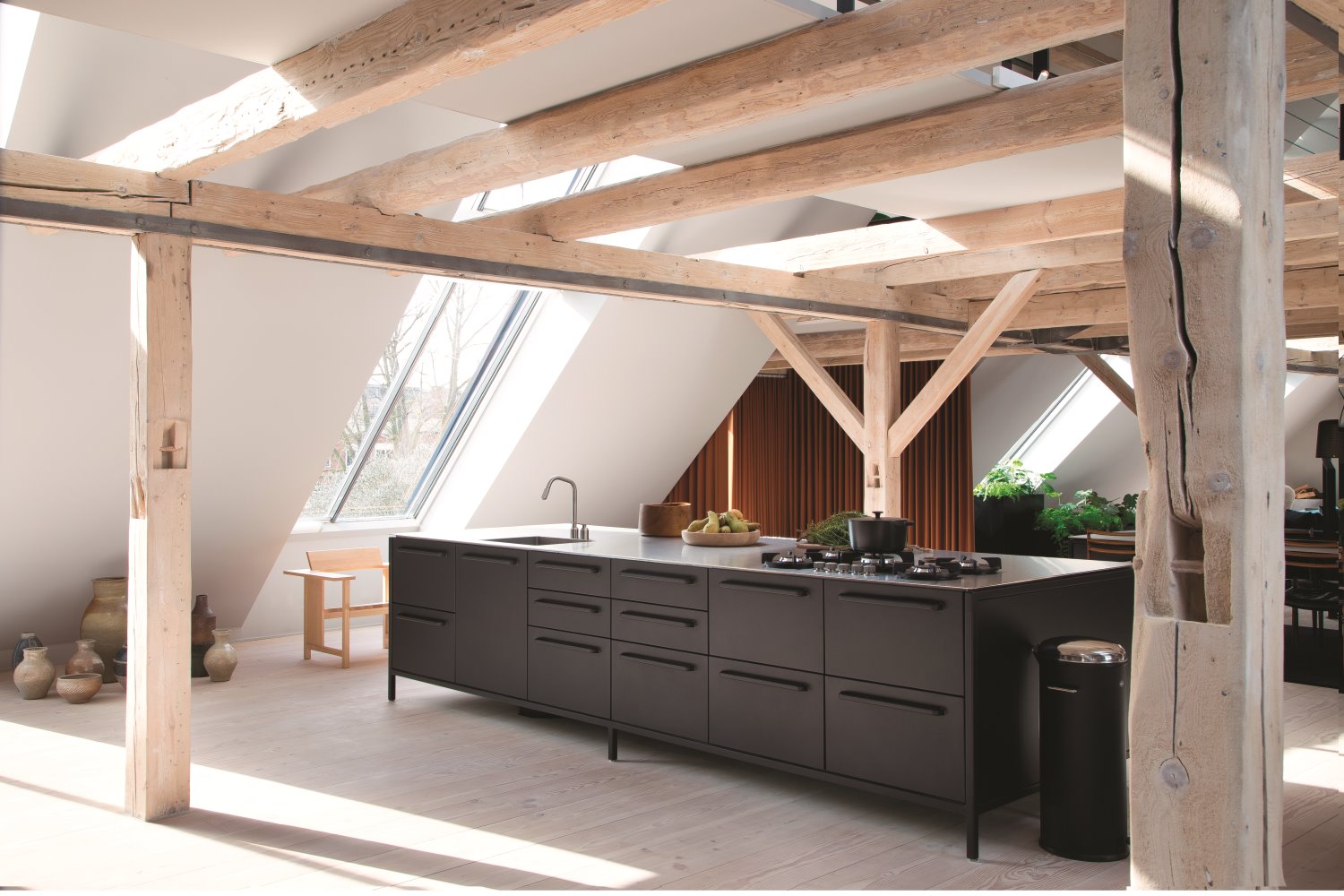 מטבחי VIPP עשויים ברזל. להשיג בהביטאט