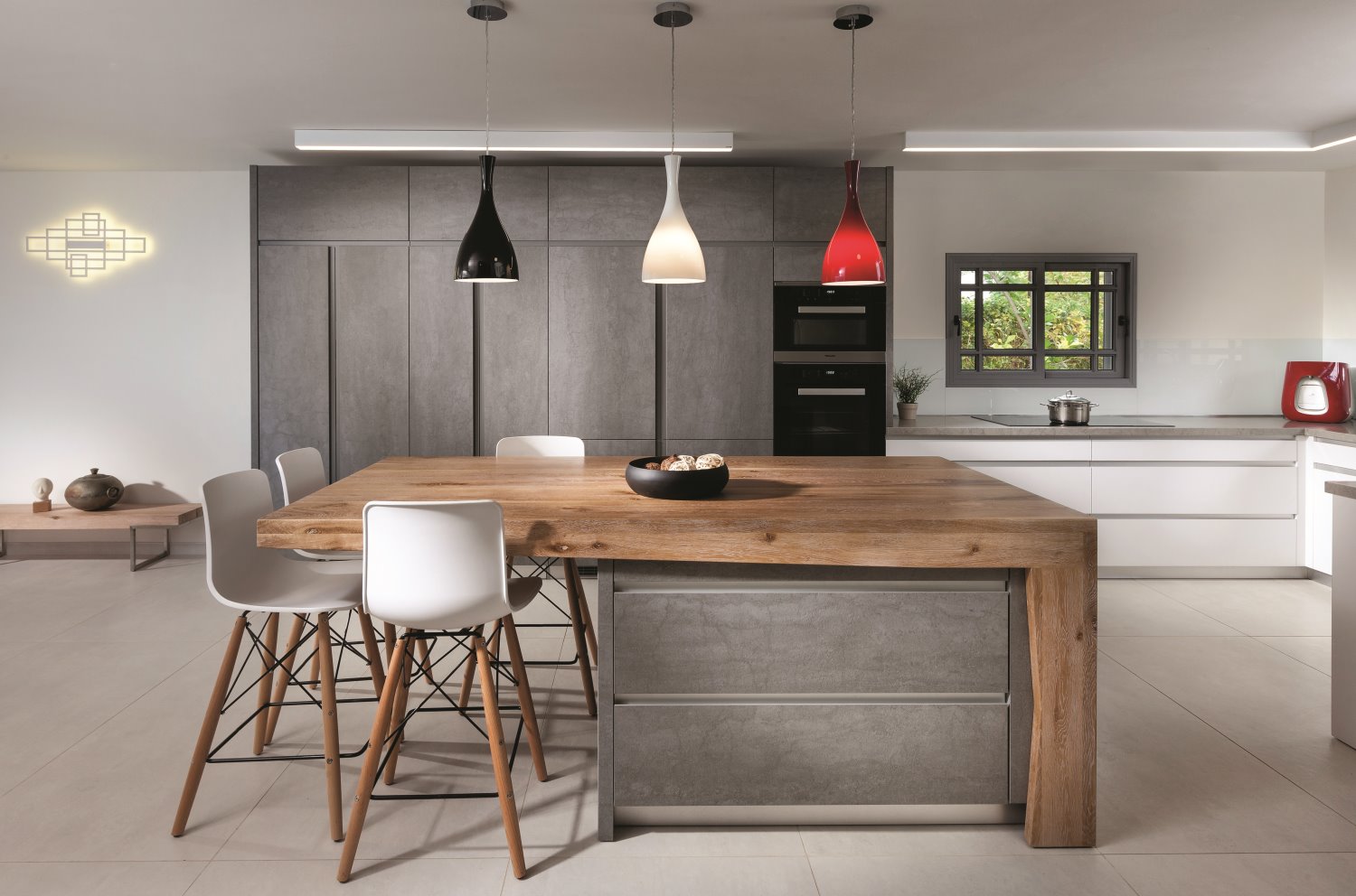 שילוב מדויק של בטון ועץ. עיצוב פנים: יפעת מנטש, מטבחי רגבה. צילום: אלעד גונן