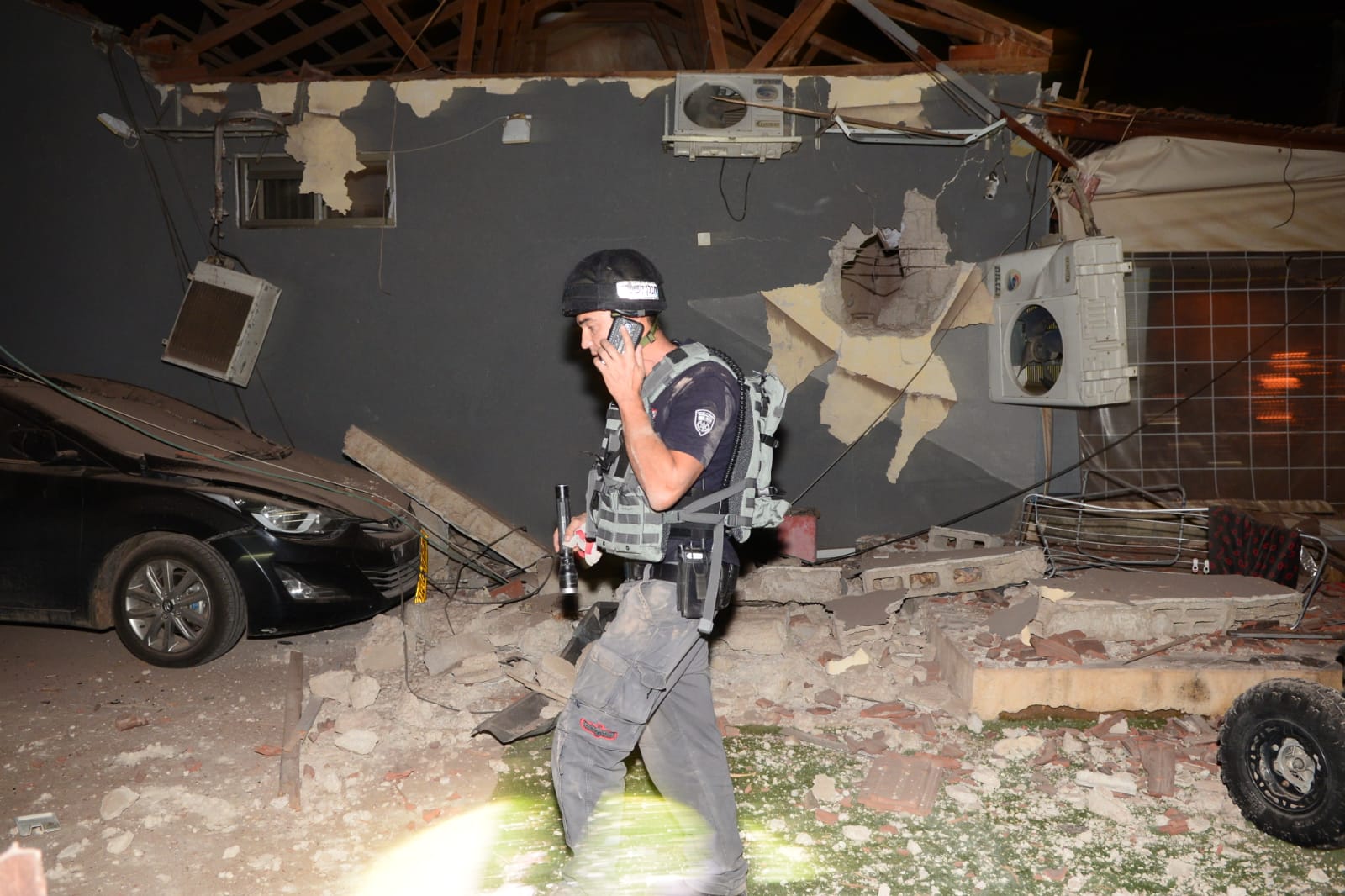 פגיעה ישירה בבית בנתיבות. צילום: הרצל יוסף