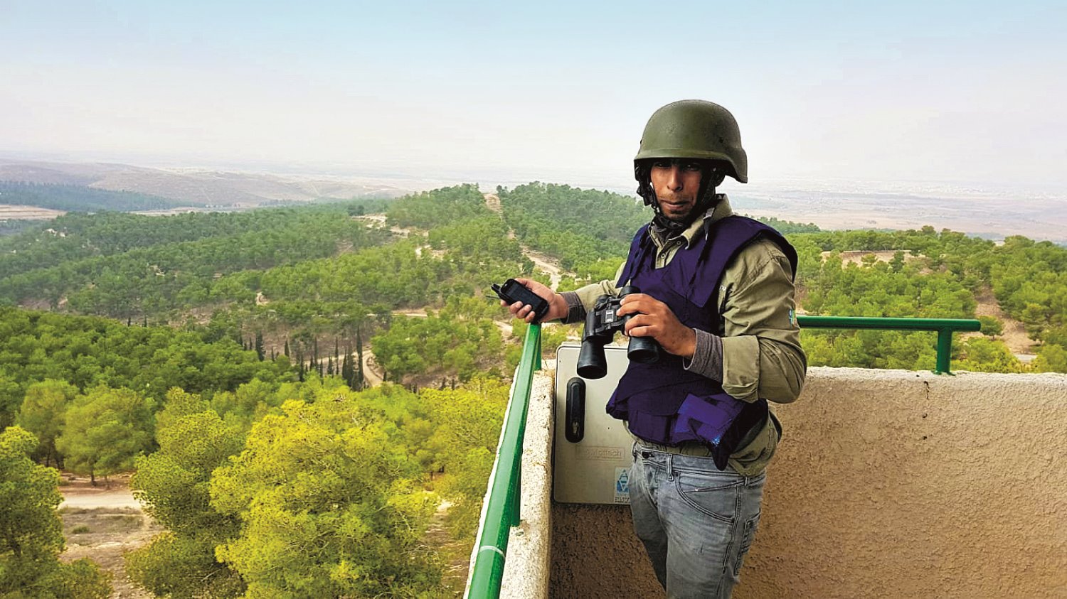 עומר אלבטל. לא נוטש את עמדת התצפית. צילום: קק"ל