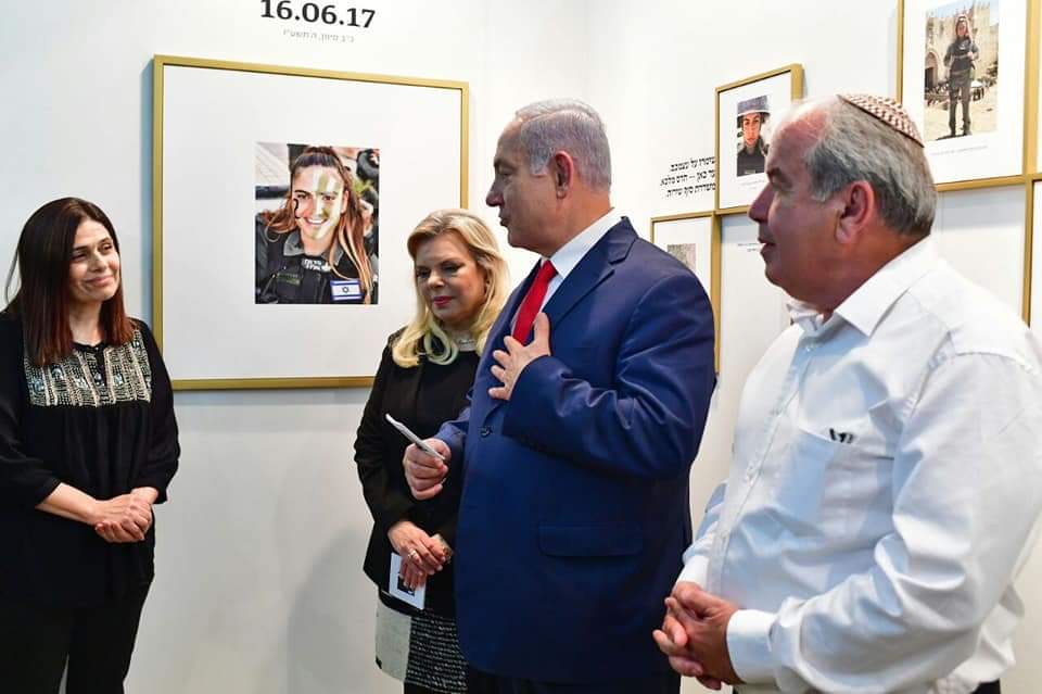 נתניהו ורעייתו עם הוריה של הדס מלכא| צילום: קובי גדעון לע"מ