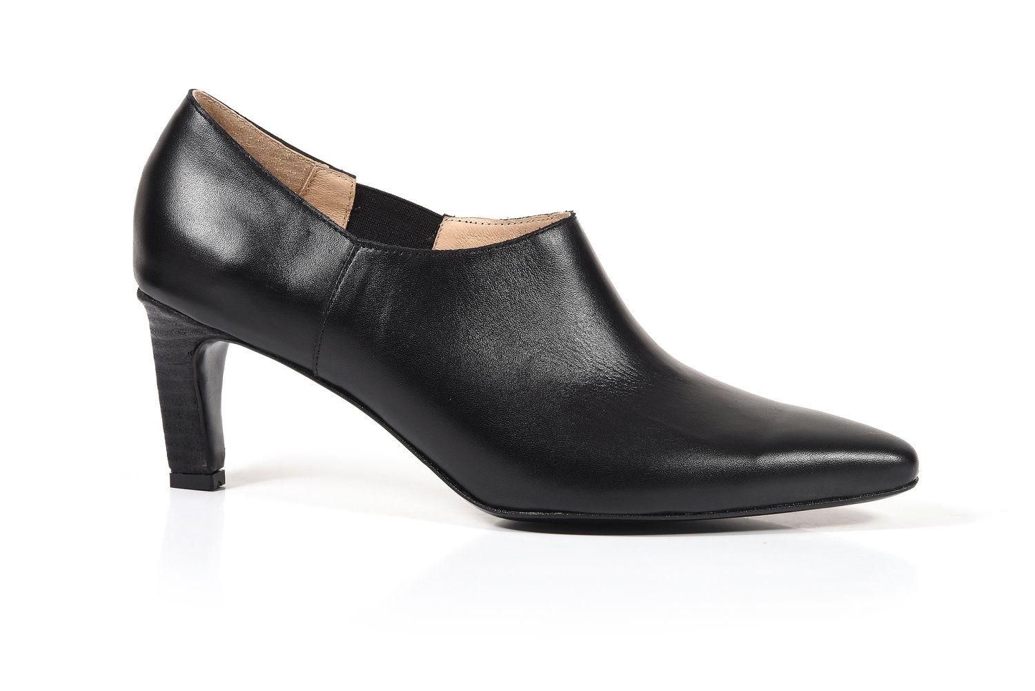 מגפון עם חוטם מחודד למותג AMRIA, 1,190 שקלים לפני הנחה. צילום: אפרת אשל