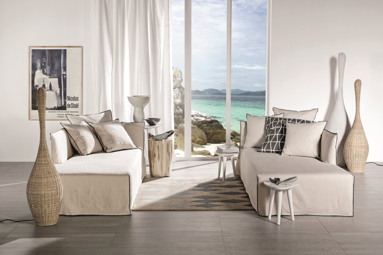 שימוש בלבן ובחומרים טבעיים ובהירים, עיצוב ים תיכוני של גרבסוני. טולמנ'ס