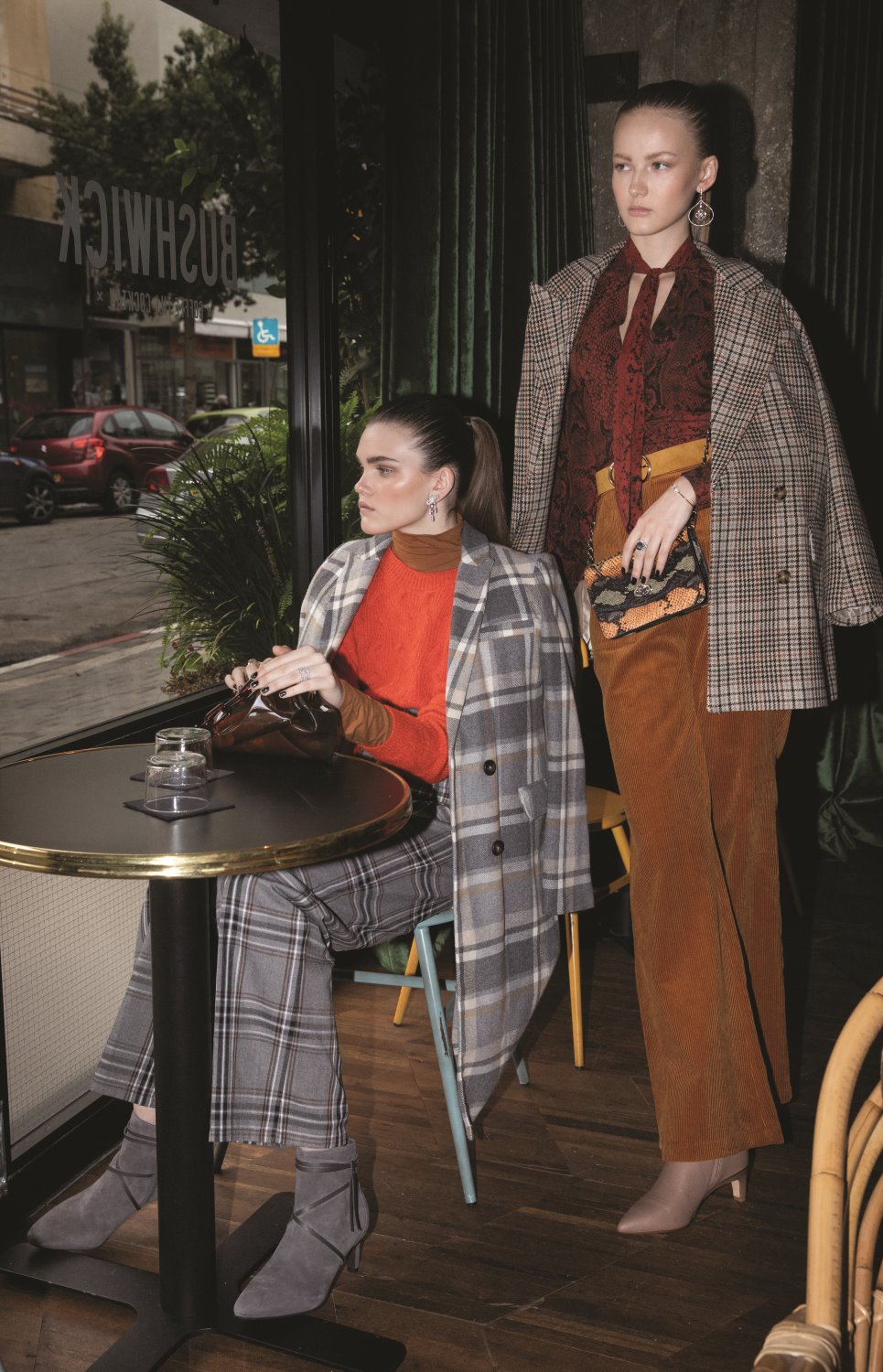 ויקה - מעיל (משבצות): Stradivarius. מחיר: 299 שקל. סריג (גולף): Stradivarius. מחיר: 59.90 שקל.  סוודר (אדום): 119.90 שקל. מטפחת ראש: Stradivarius. מחיר: 59.90 שקל. מכנסיים (משובצים): Stradivarius. מחיר: 159.90 שקל. תיק (חום שקוף): ZARA. מחיר: 169.90 שקל. טאשה - מעיל (משבצות): paul and bear. מחיר: 269.90 שקל. חולצה (מנומרת): Stradivarius. מחיר: 109.90 שקל. מכנסיים (קורדרוי): TOPSHOP. מחיר: 299.90 שקל. תיק: Stradivarius. מחיר: 79.90 שקל. מגפונים: Clarks. מחיר: 699.90 שקל. 