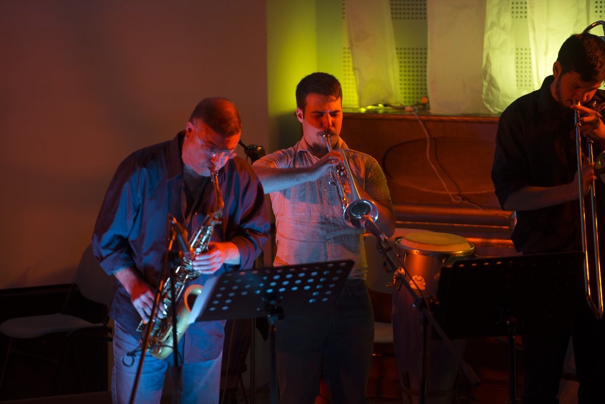 אסף גורן יחד עם עמיקם קימלמן מנהל המגמה