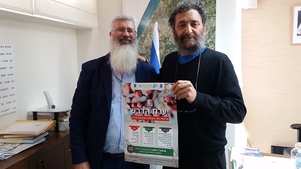 צילום-יאיר הרוש: מימין -ראש המועצה יאיר פרג'ון ופרופ' אבי לוי.