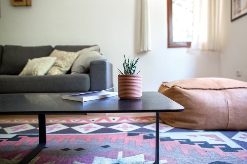 סלון שעוצב מחדש, מיכל וולפסון, סטודיו לעיצוב והום סטיילינג. צילום: דנה סטמפלר עשהאל