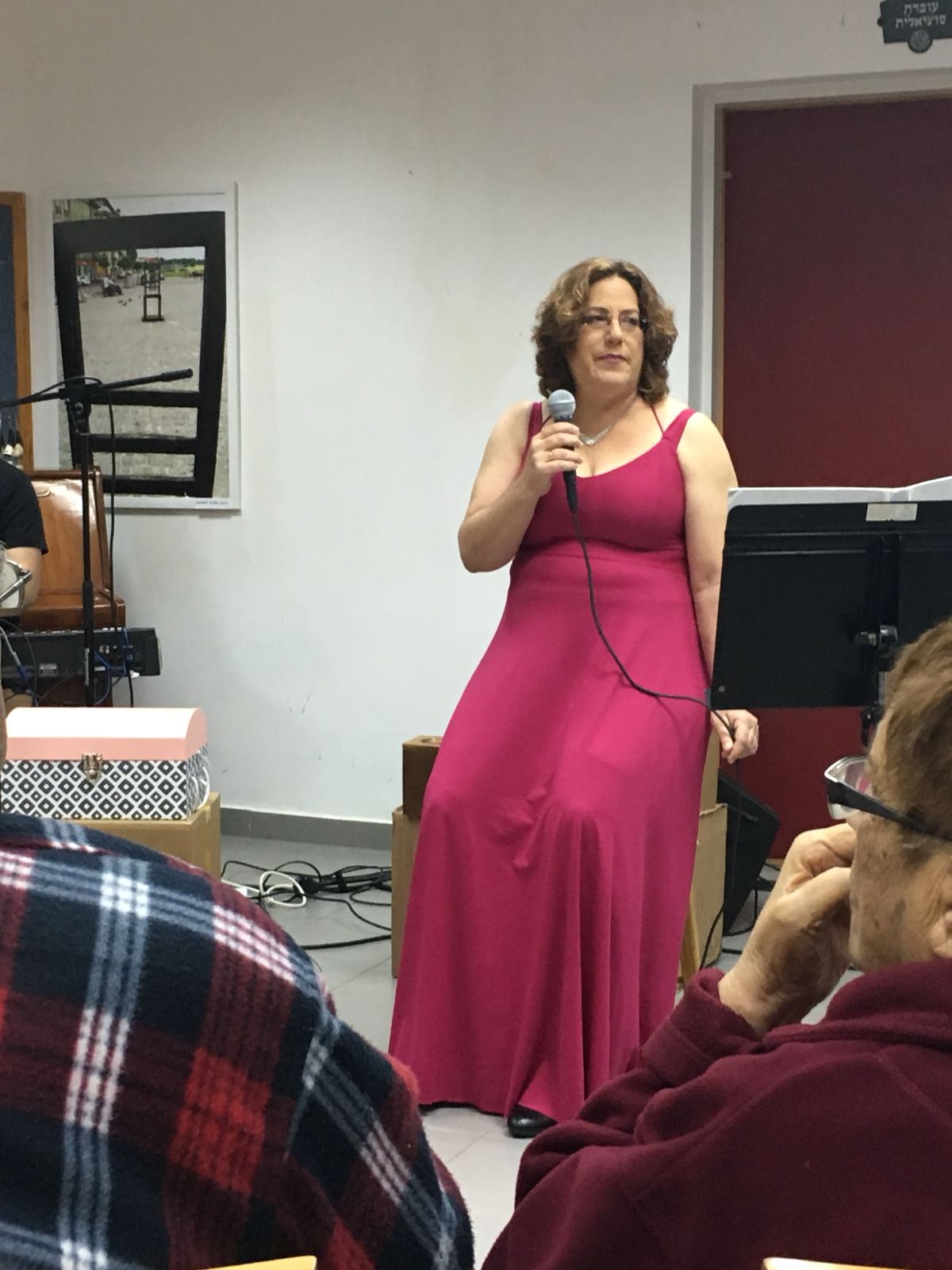 לגעת ברבים. יסעור במהלך הופעה, צילום: אלבום משפחתי