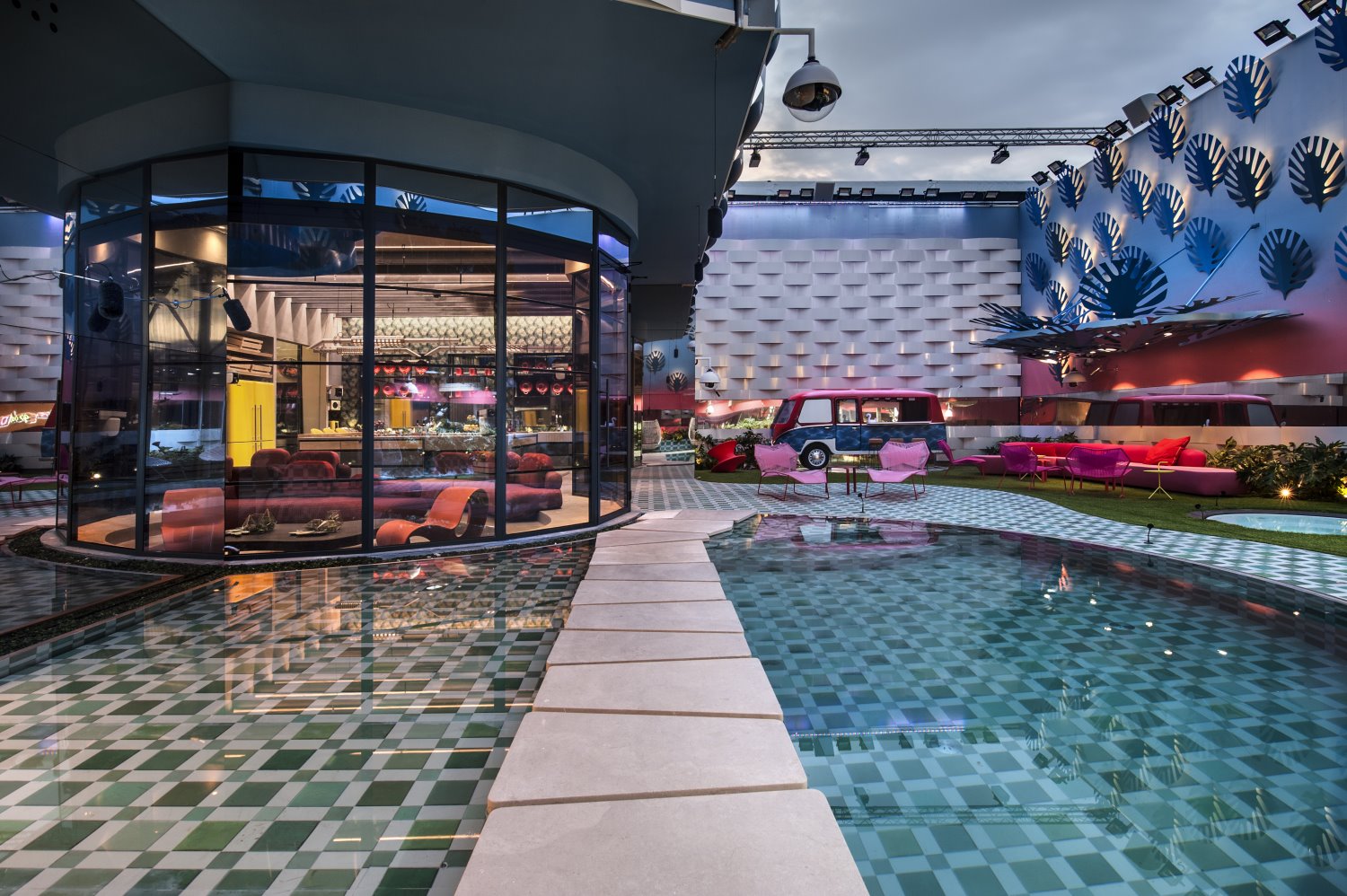 מבט אל הבריכה. צילום: עודד סמדר