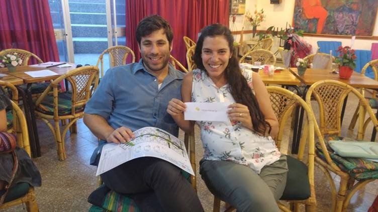 בתמונה: משפחת בן נון – עדי ואפיר. אחת מ 48 משפחות שנקלטו השבוע בניצנים.