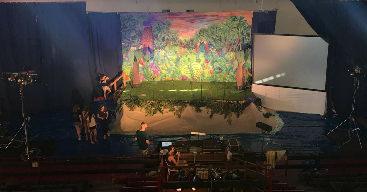 כל ההכנסות עוברות לתרומה. ההכנות למופע, צילום: באדיבות מוסד שקמה