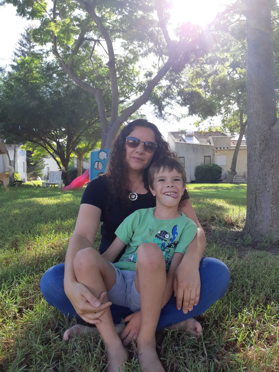 שומע הכל, אפילו את הנמלים. יהלי ותהילה, צילום: אלבום משפחתי