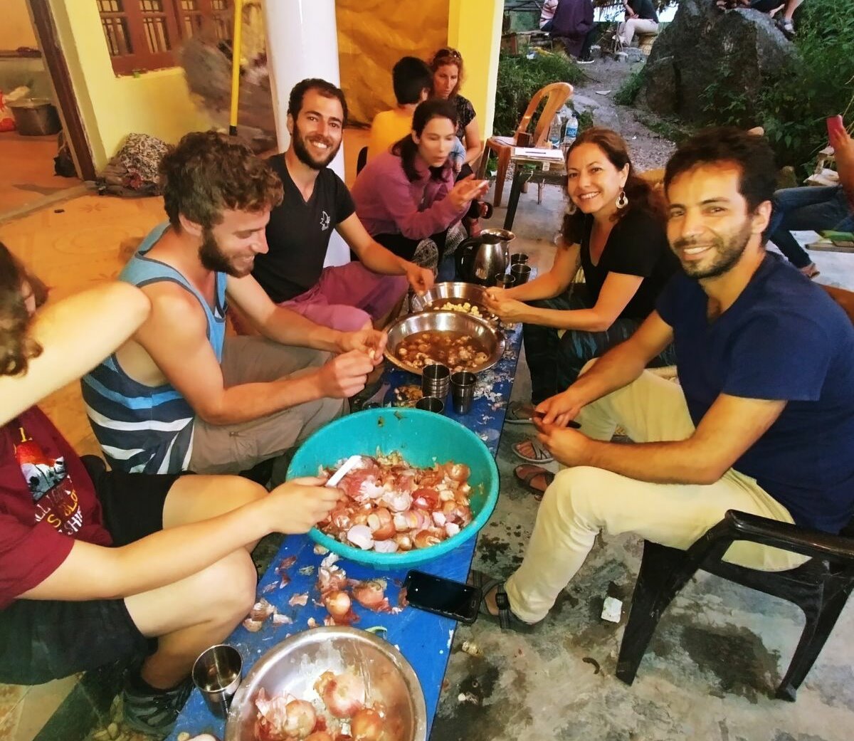 ישראלים מסייעים בהכנות לחג | צילום פרטי