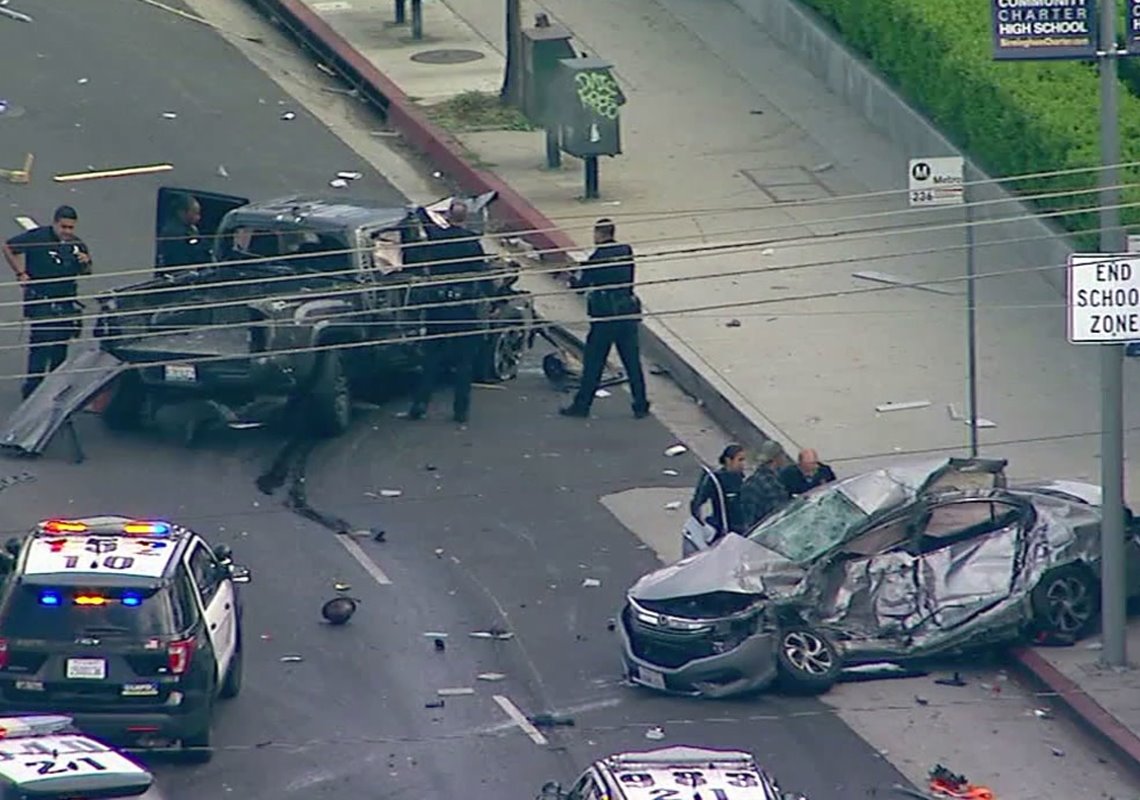 בצד ימין למטה: מכונית ההונדה ההרוסה בה נהגה ליאור (צילום: קיי. טי. אל. איי.)