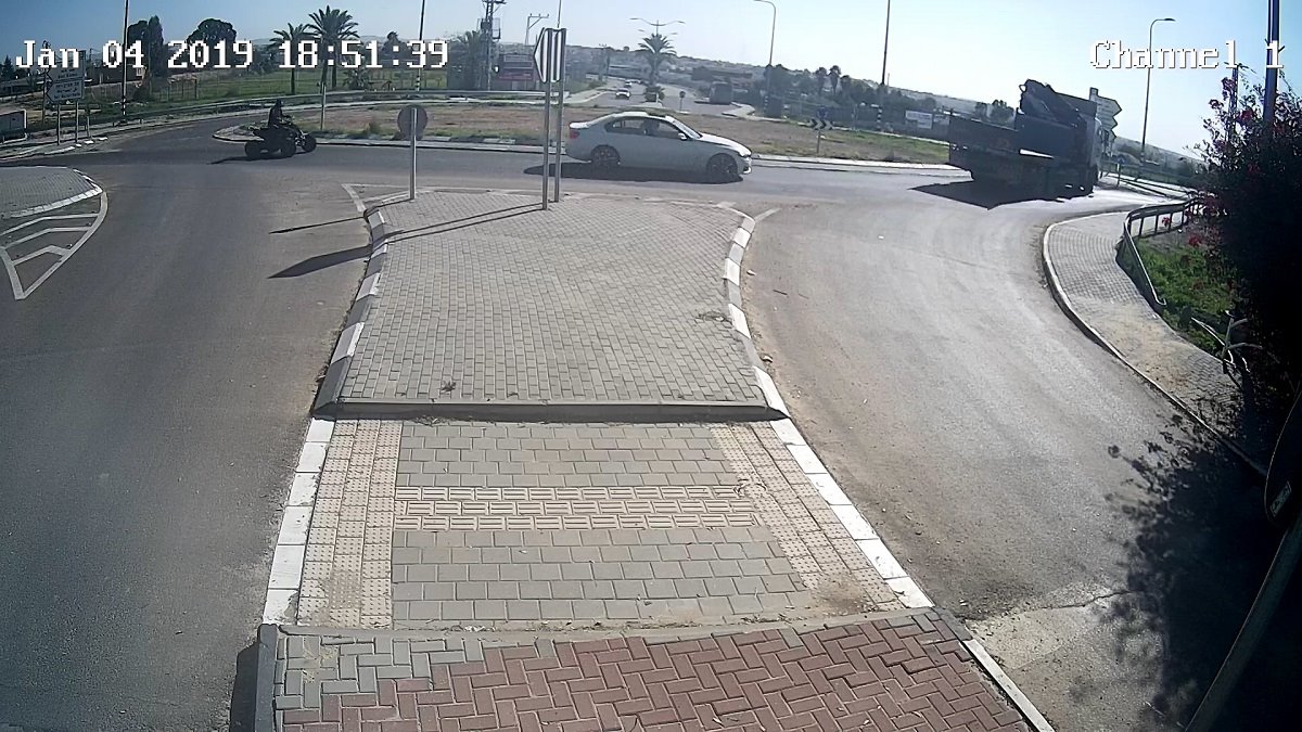 צילום של הטרקטורון הגנוב ממצלמות האבטחה  - דוברות משטרה