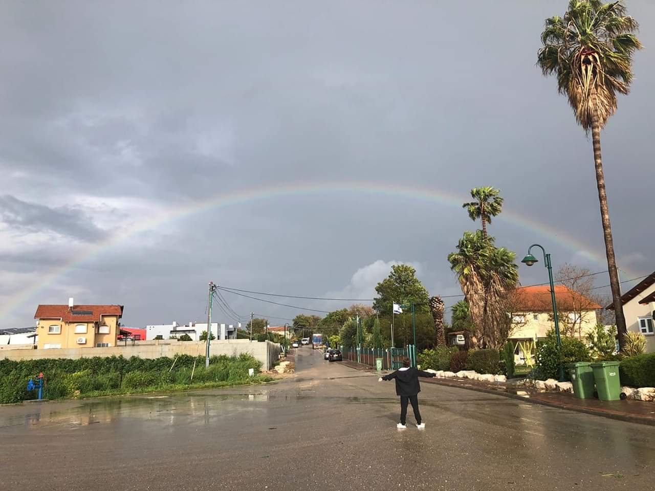 קשת מרהיבה מעל מושב עזריקם צילום חן טהר