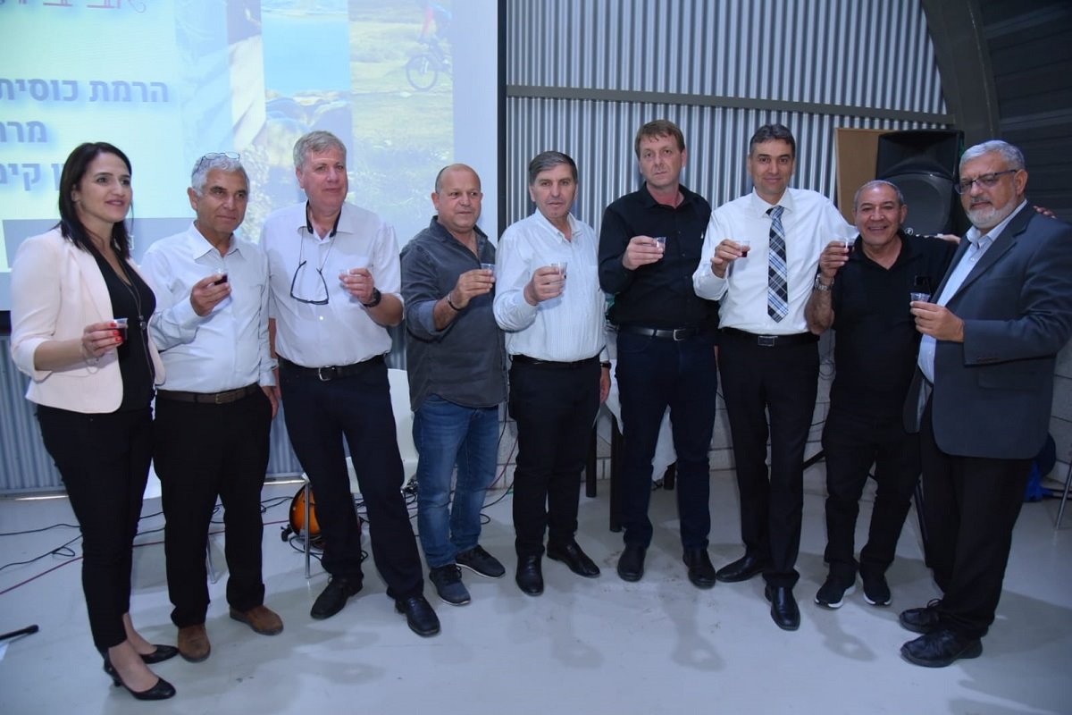 הרמת כוסית צילום יוסי איפרגן