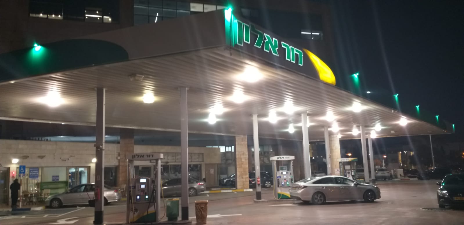 תחנת הדלק דור אלון בבית האופרה