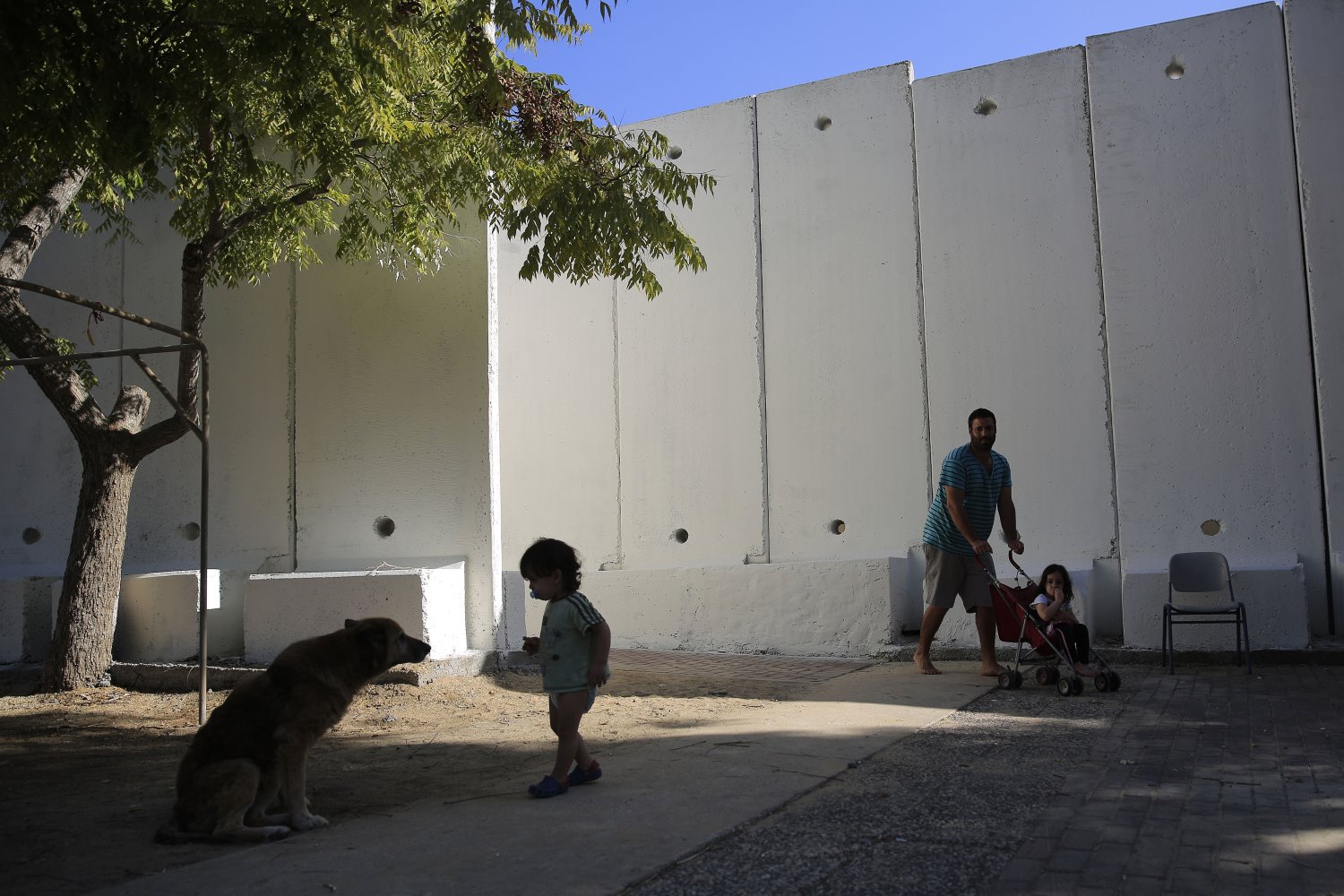 נחל עוז. "פער גדול בין הישיבה סמוך לגדר לבין הישיבה חמישה קילומטר משם". צילום AP 