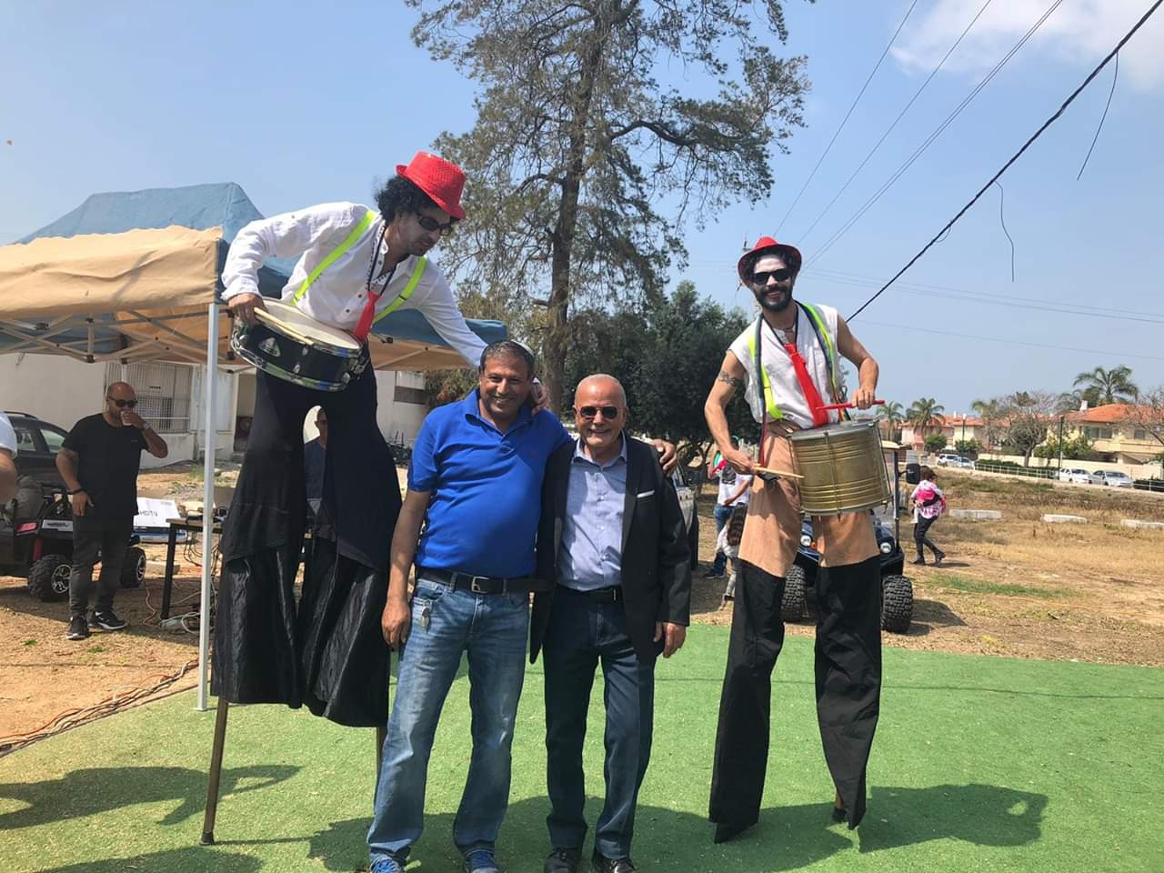 מנחם מעודי וראש המועצה באר טוביה-מתוך הפייסבוק של המועצה