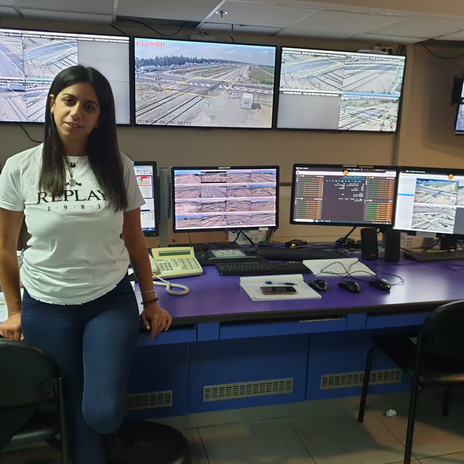 אורטל אלקבץ - אחראית משמרת במוקד הבטיחות 