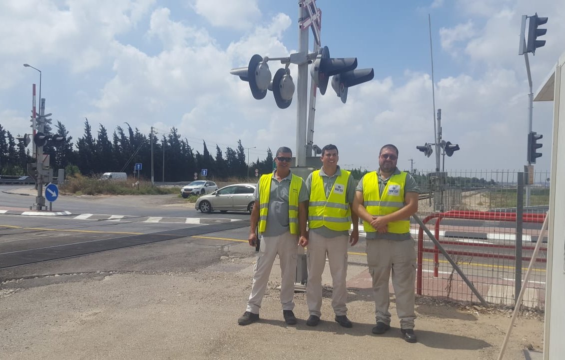 צוות פקחי הבטיחות: שי שוקרון, אוראל מורחי ונחמיה קפאח