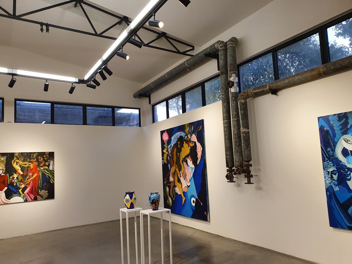 גלריה לבנה קיבוץ חצור