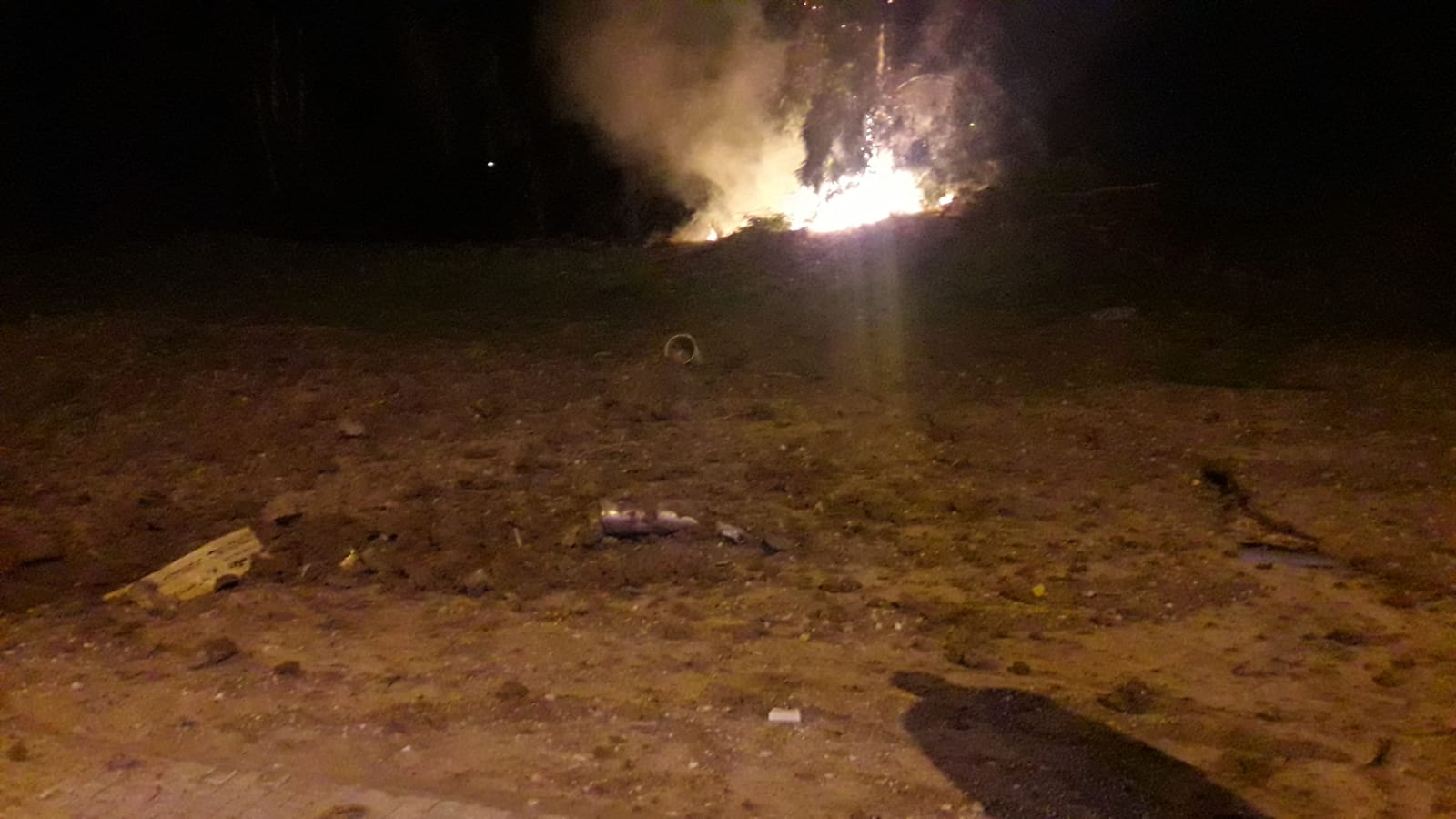 שריפה שפרצה בעקבות הירי , צילום אנשי הדממה