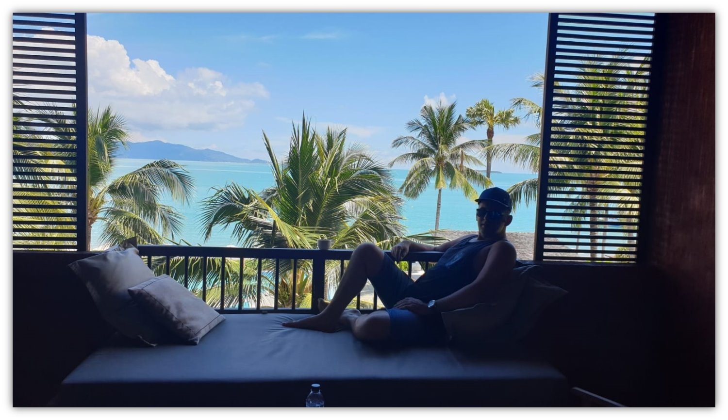 יגאל רז בתאילנד, בתקופה בה ניהל פעילות של מסחר באמזון בראשית דרכו