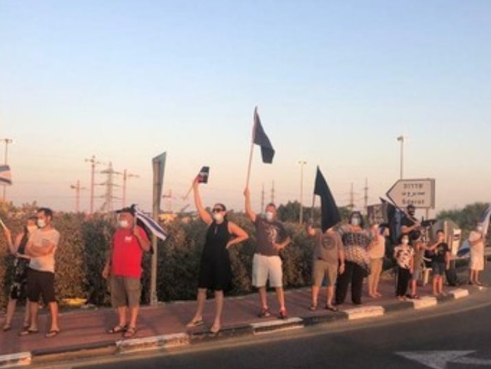 המחאה בצומת שער הנגב