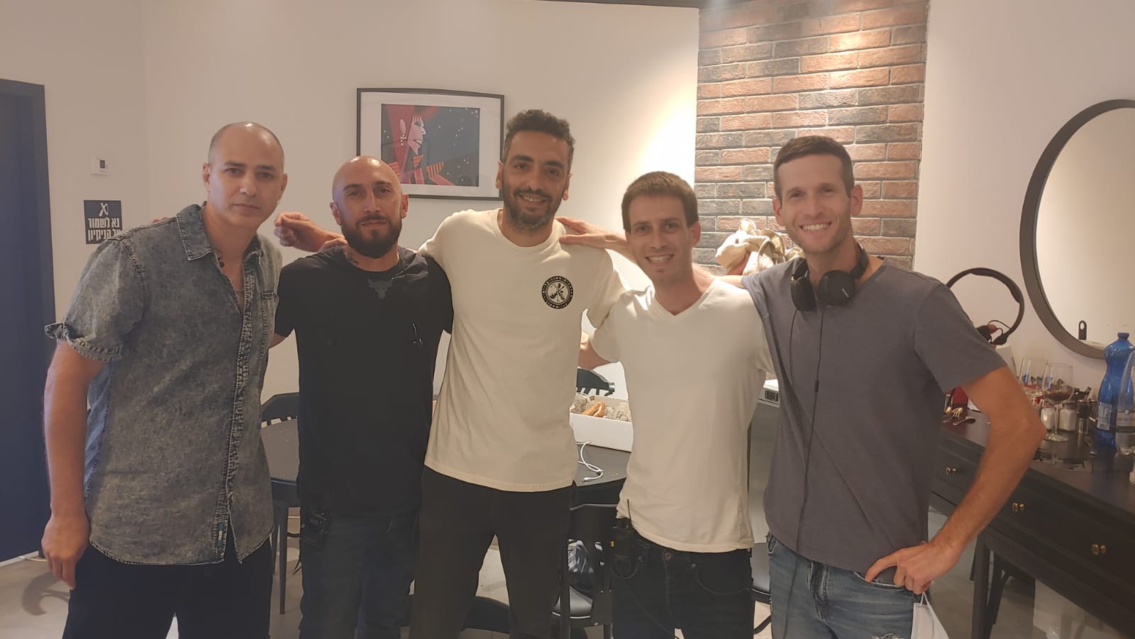 המפיקים המוזיקליים ודודו טסה: אילן שכטמן, רועי מיליגר, דודו טסה, ואדים ניסימוב, שלומי אלון