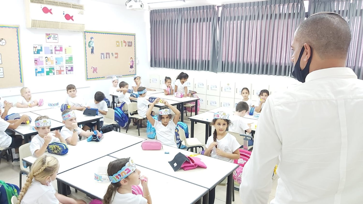 ראש המועצה איתמר רביבו בסיור בתי הספר