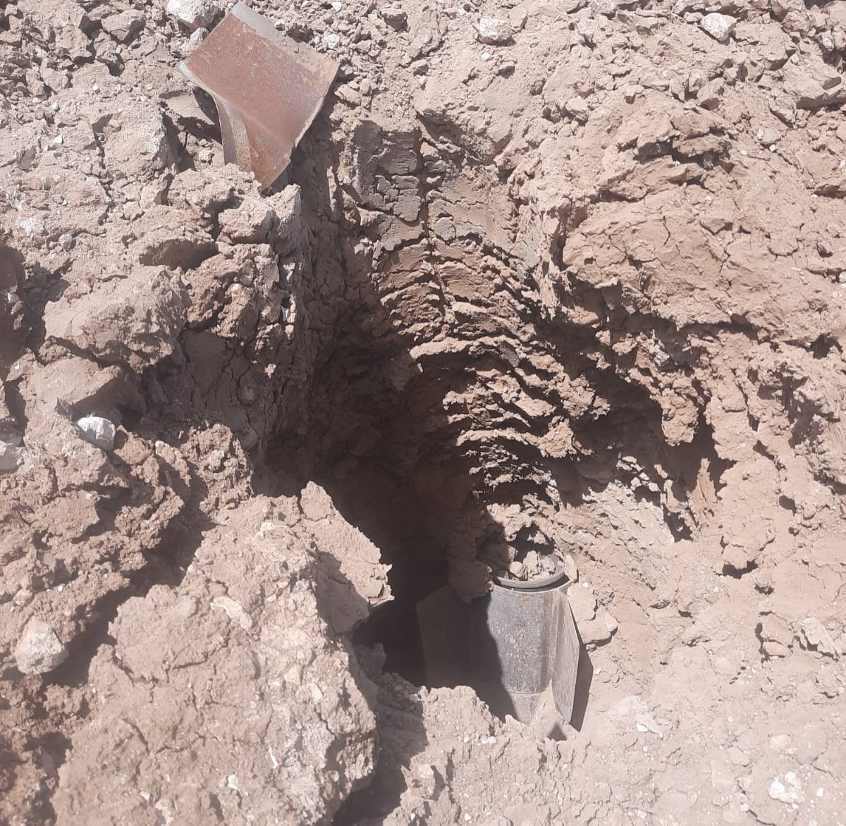 נפל רקטה במושב שחר צילום אשר ממו