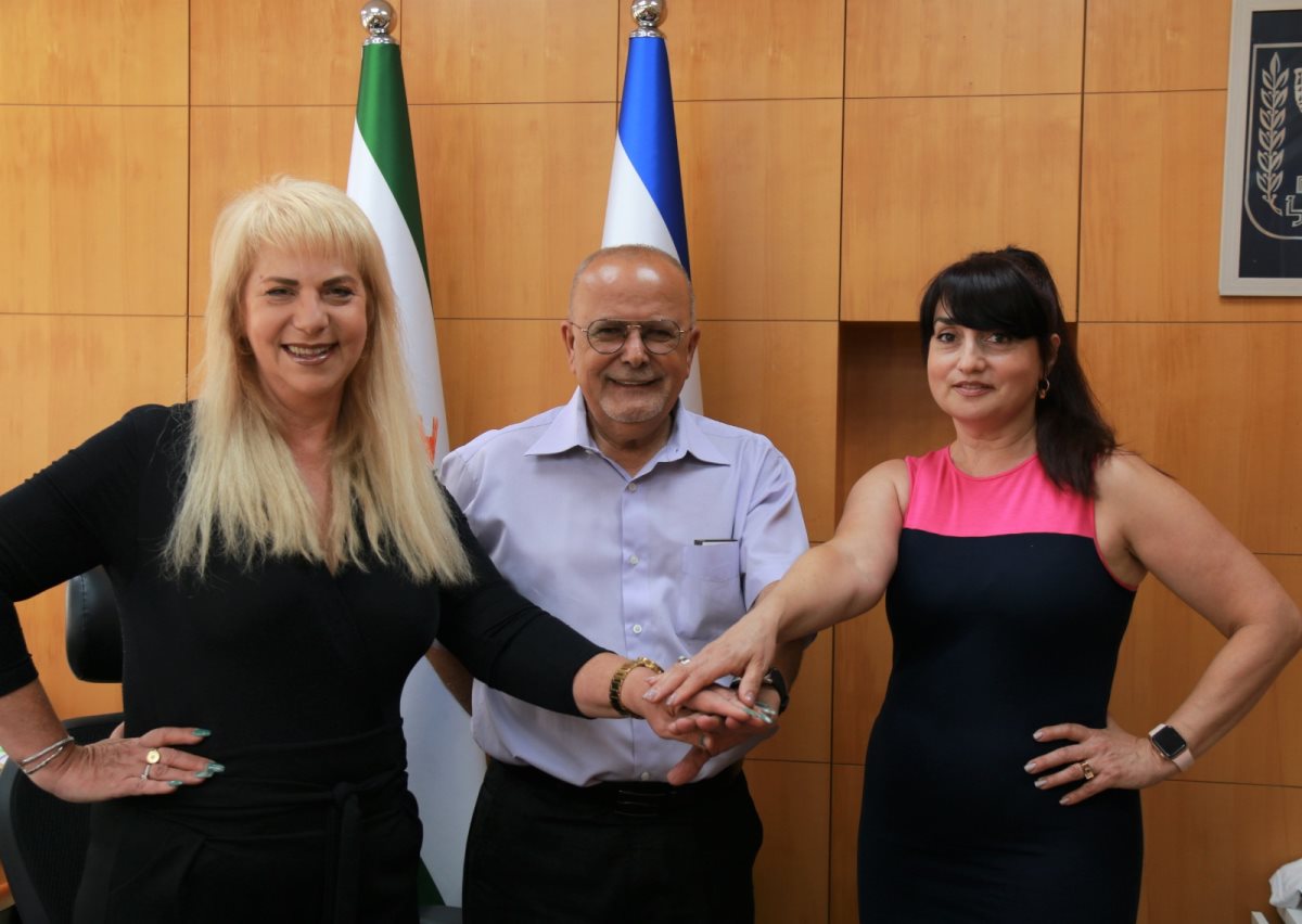 ראש המועצה באר טוביה קובי אביבי והמתמודדות