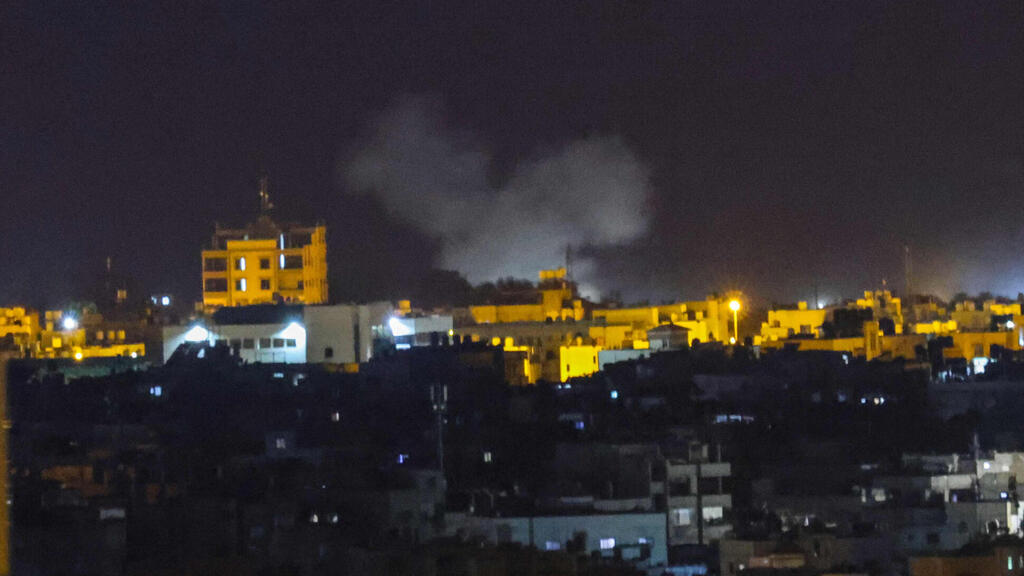 תקיפת צה&quot;ל ברצועה אתמול בלילה(צילום: AFP)