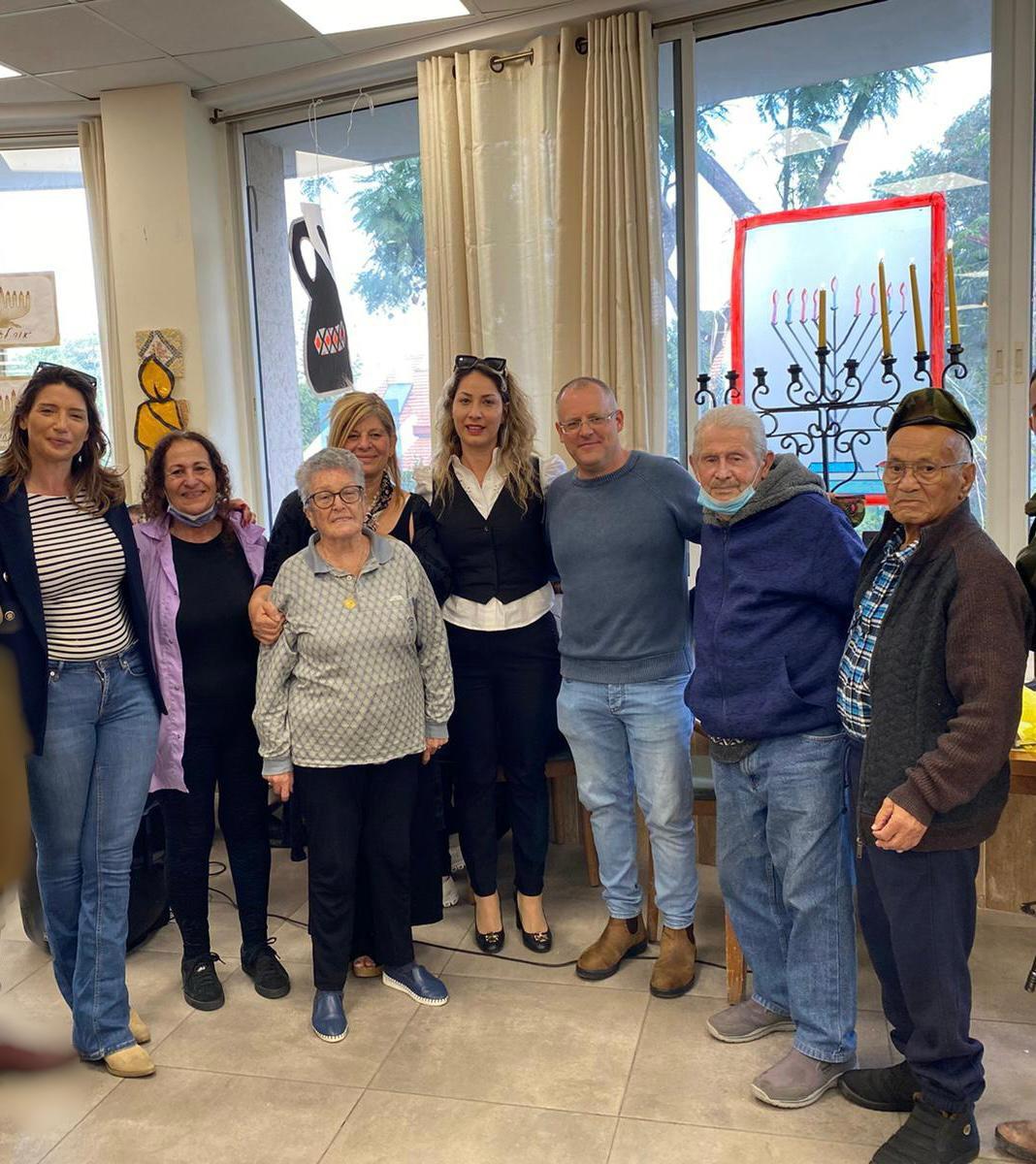 רחל פרץ גלם עם וותיקי המועצה