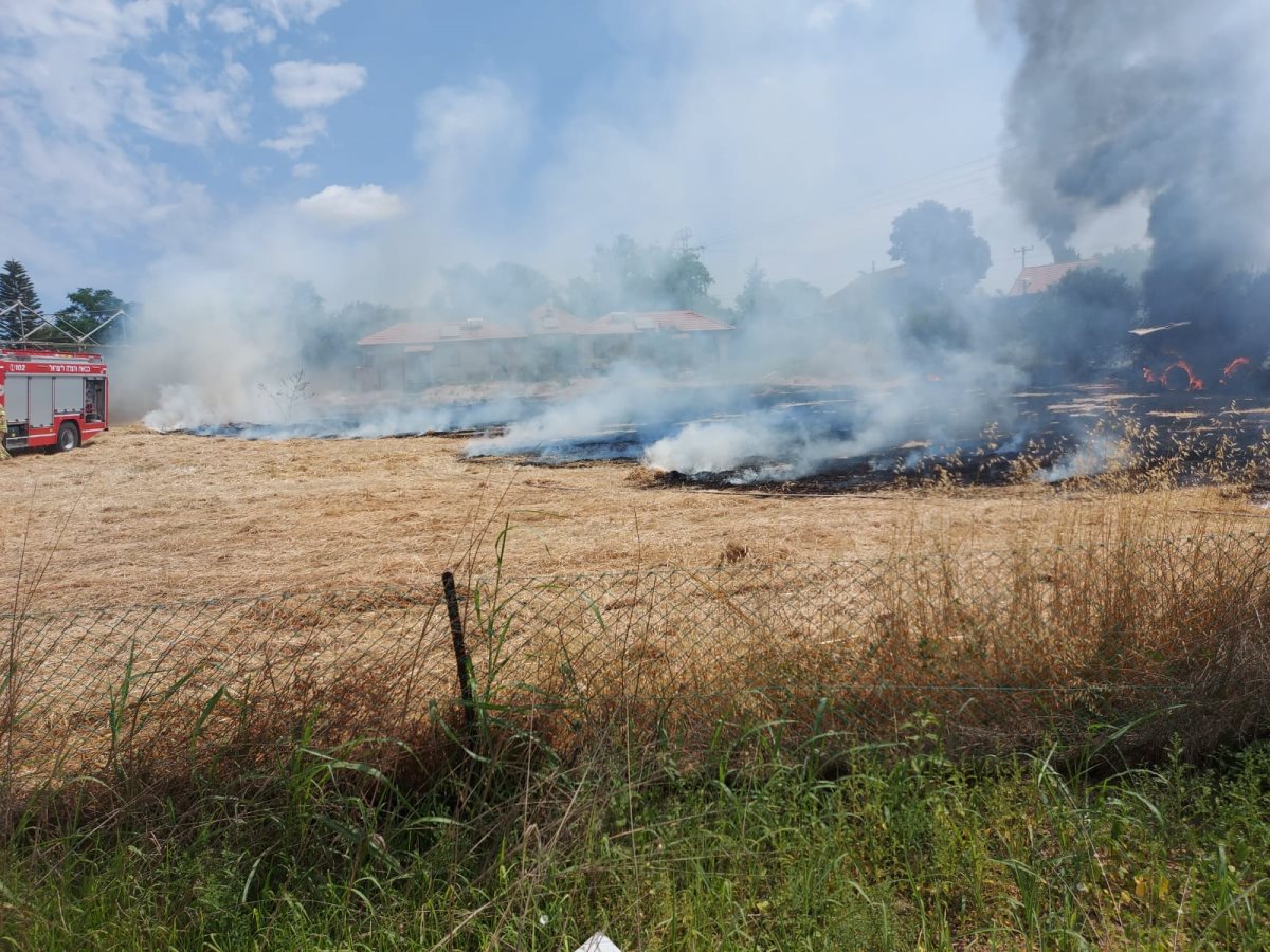 שריפה במושב ניר חן צילום אבי שאול