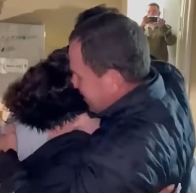 אופיר אנגל התאחד עם בני משפחתו