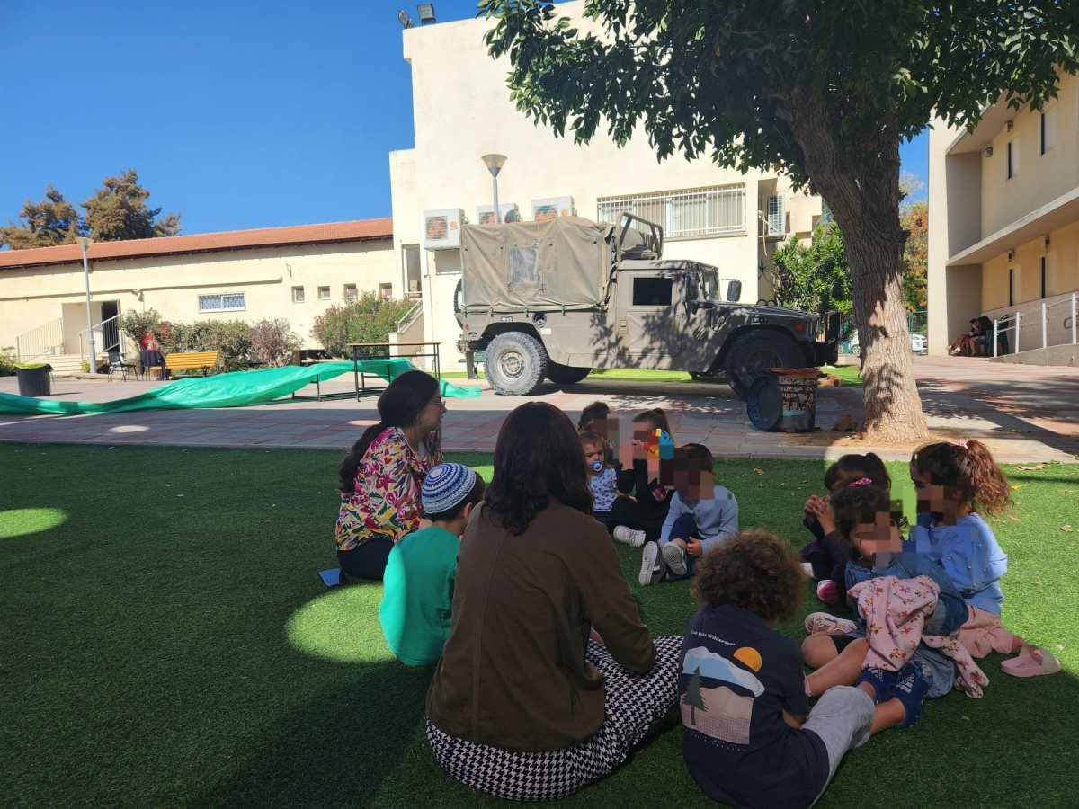 משדות הנגב לנחל שורק תלמידי העוטף נקלטו במוסדות החינוך וצוידו בילקוטים חדשים  צילום הנקודה 